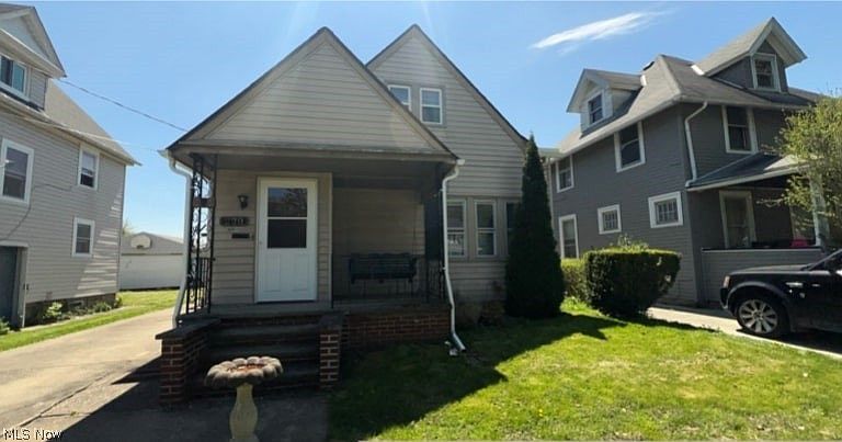 1st image of 220 Spruce St