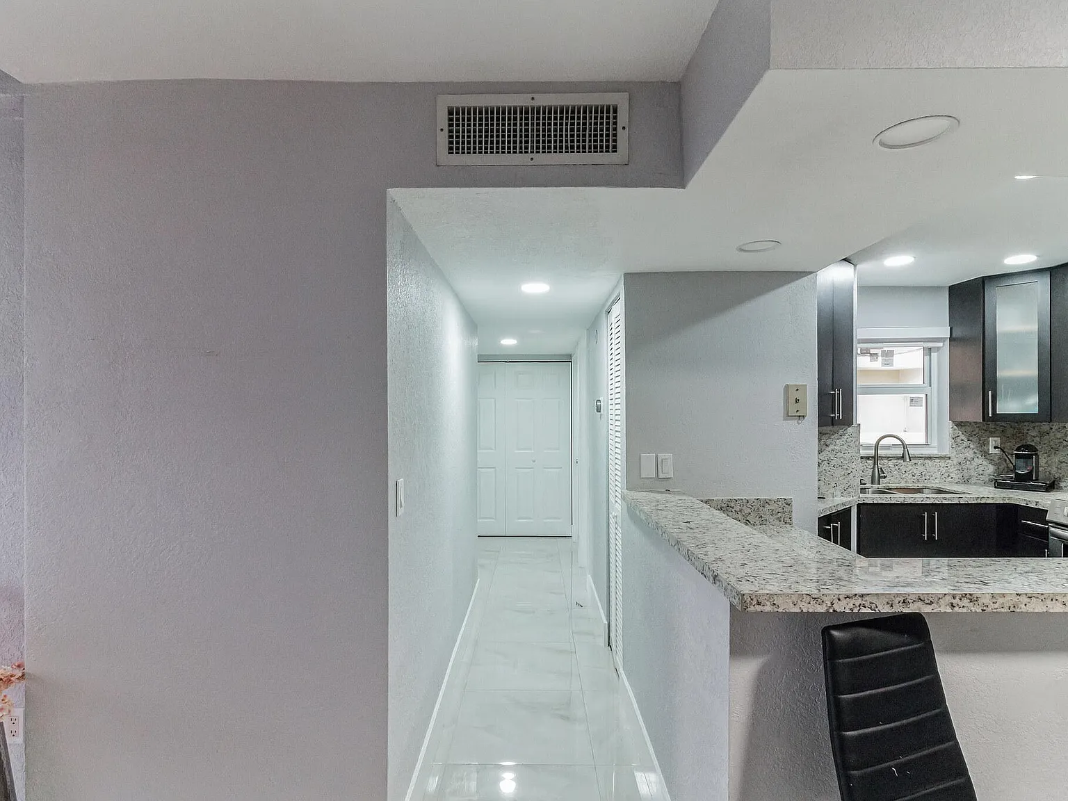 2 bed, 968 sqft, $2,280 — Photo 4