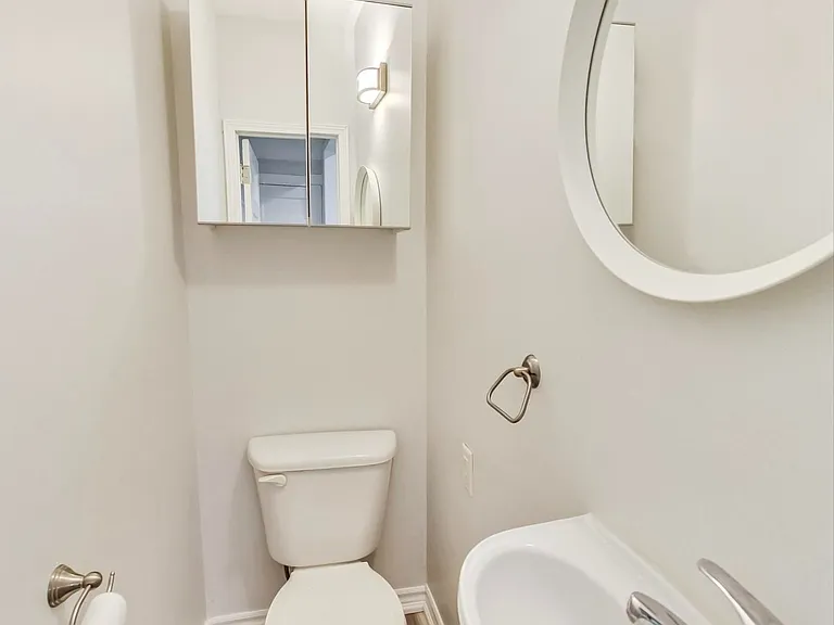 16 Huntley St — Photo 17
