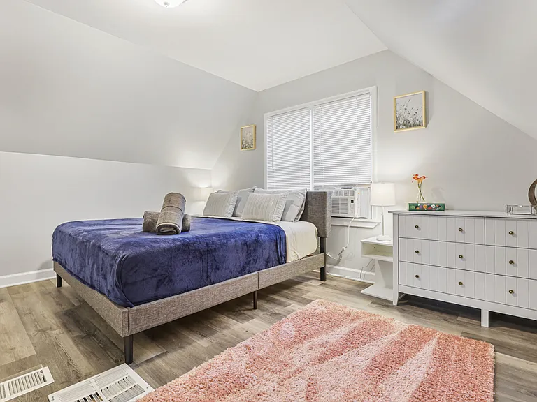 1304 Dean St — Photo 17