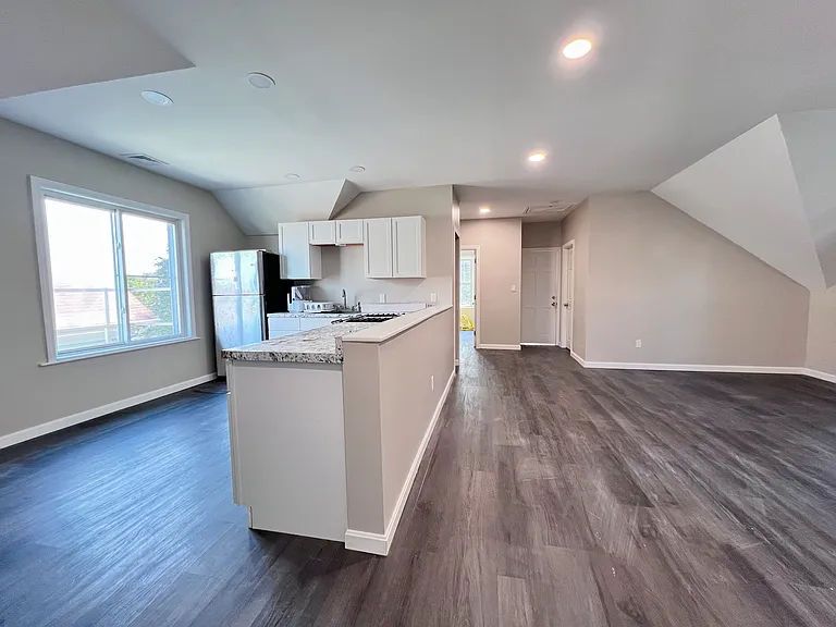 907 Rock St #3 — Photo 4