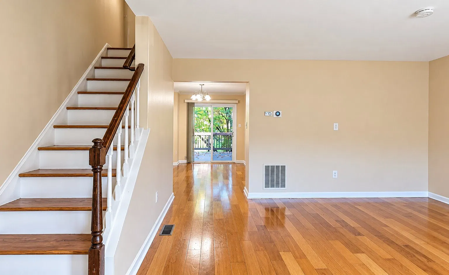 Stunning 3 BR / 2.5 BA Townhome for Rent in Audubon Square — Photo 3
