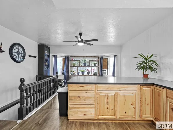 330 E Center St, Shelley, ID 83274