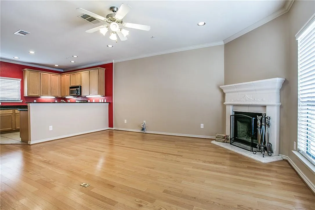 2415 Stutz Drive - D — Photo 4