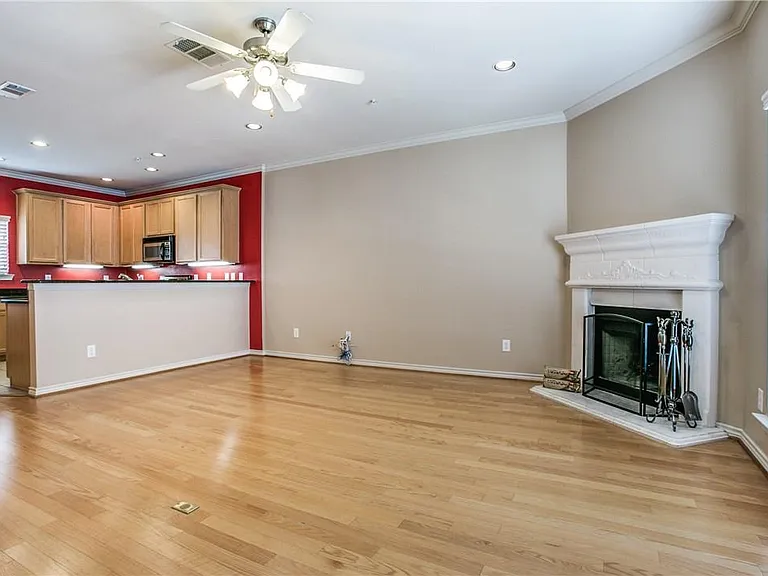 2415 Stutz Dr #D — Photo 4