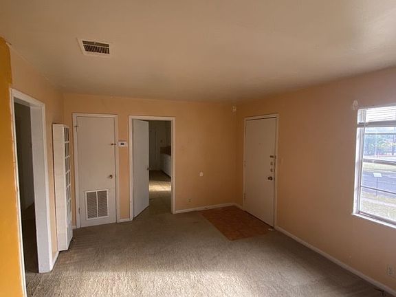 4th image of 1002 S 25th St