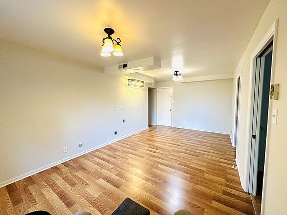 5th image of 1255 Hillwood Dr
