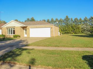 1635 Almond St SW, Demotte, IN 46310