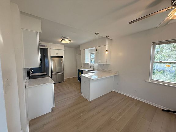 5th image of 640 Rolfe St
