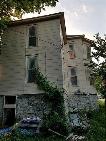 2nd image of 3321 E 9th St