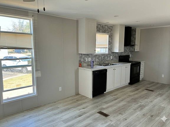 3rd image of 272 Leaf Ln