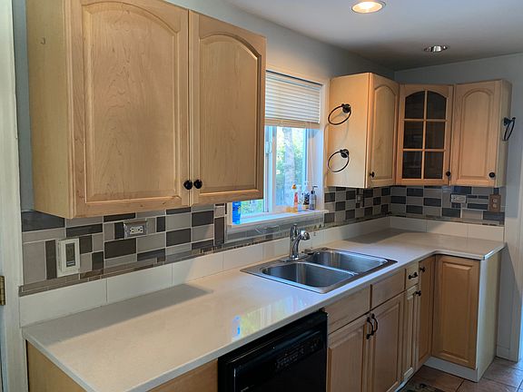 4th image of 1130 Bridgeview Dr