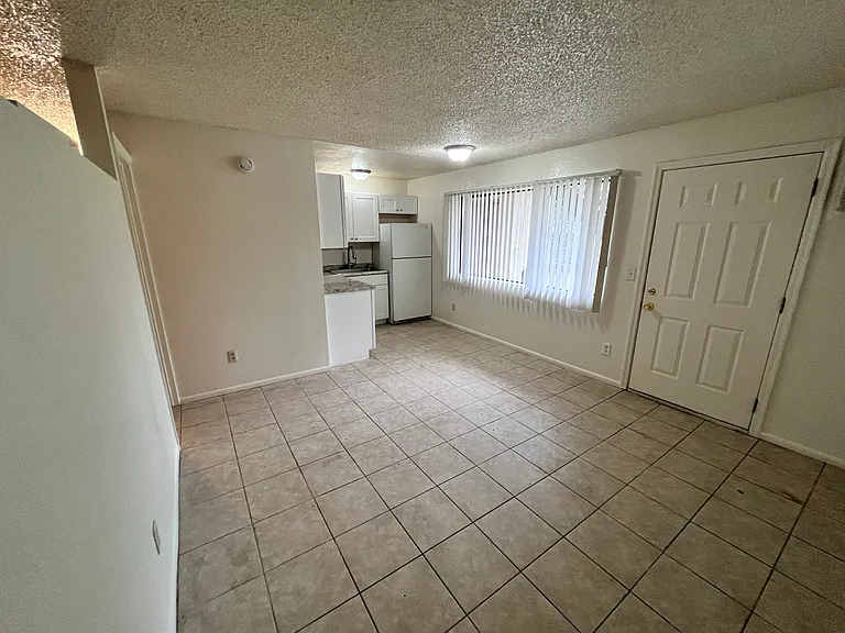 3052 N Alvernon Way #109 — Photo 4
