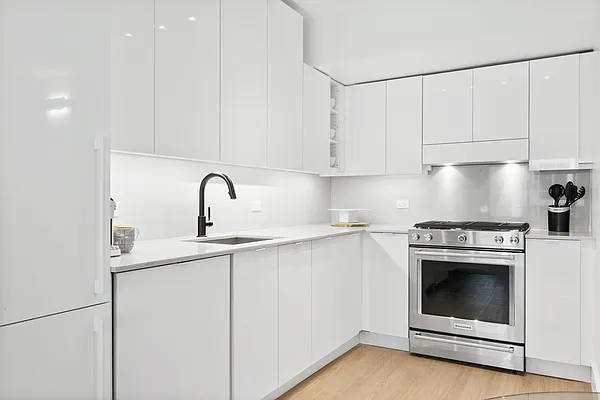 Rented by Greystar | media 6
