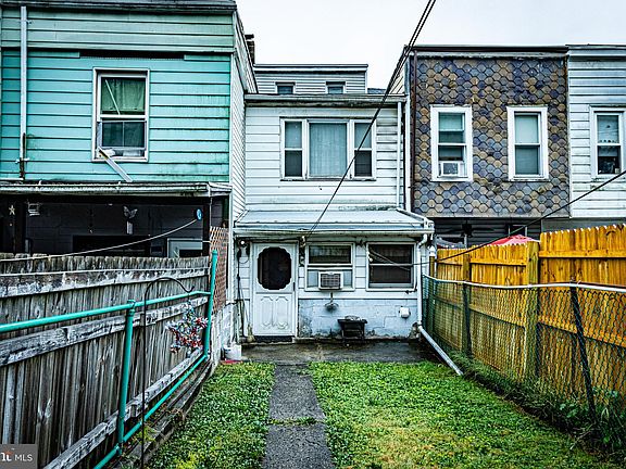 3rd image of 633 E Centre St