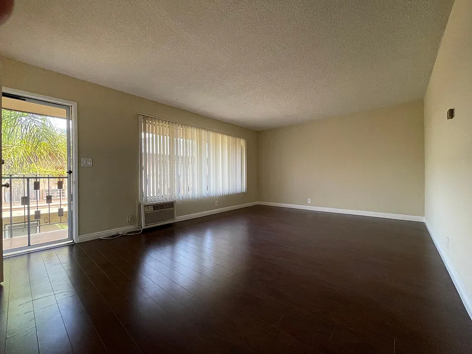 4425 Ocean View Blvd