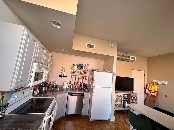 3rd image of 1001 O St APT 406