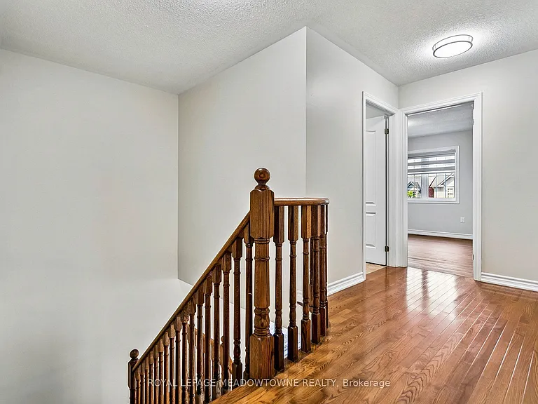 15 Learmont Ave #UPPER — Photo 24