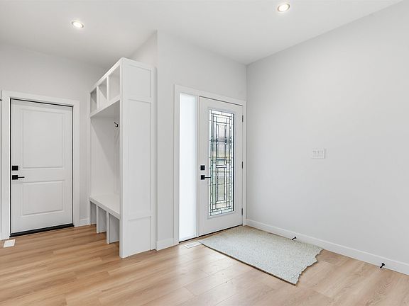 3rd image of 45 Meadowgrove Ln