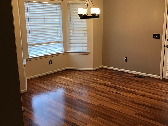 3rd image of 203 Buist Ave