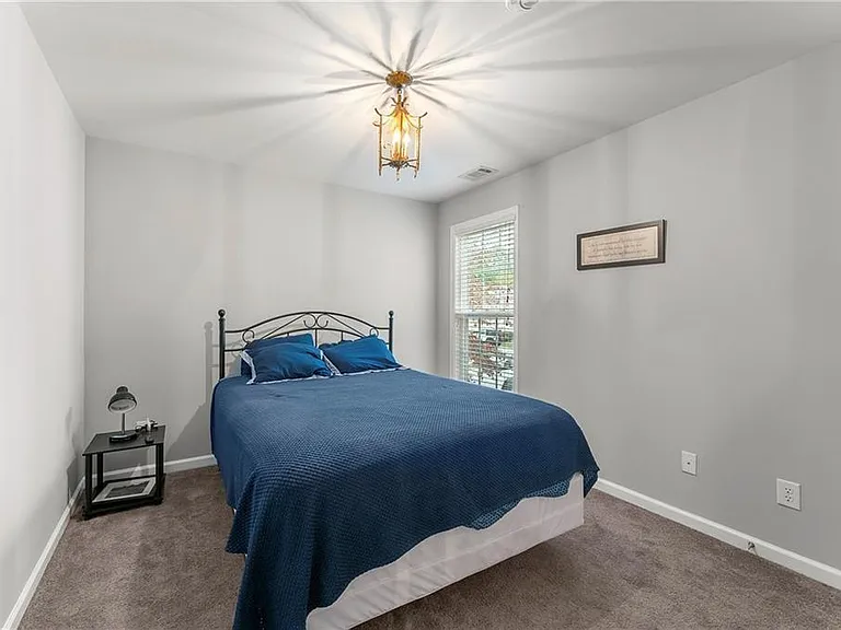 3218 Saville St SW — Photo 9