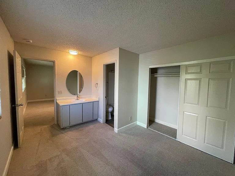 Boutique Apartments in Boulevard Park, Includes Gated, Covered Parking! — Photo 19
