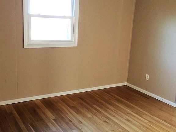 5th image of 1048 Circle Dr