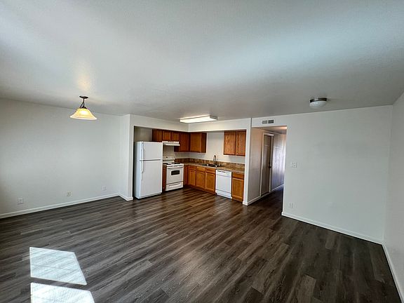 5th image of 611 Village Dr #611