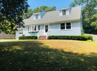 327 Woodlawn Ave, Saint James, NY 11780