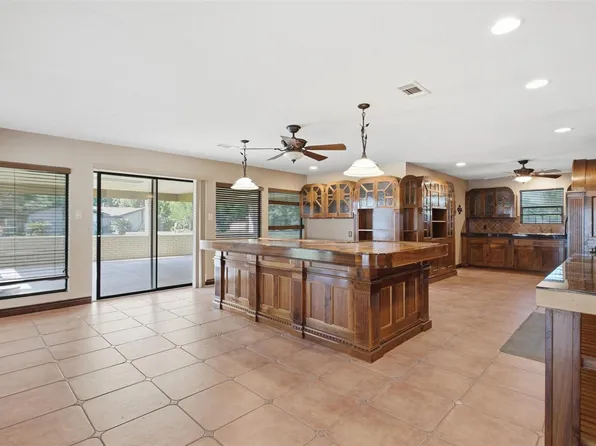 5902 McCullough St, Baytown, TX 77521
