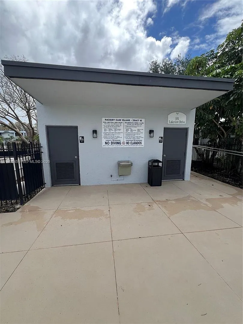 Building Photo - 155 Lakeview Dr #101