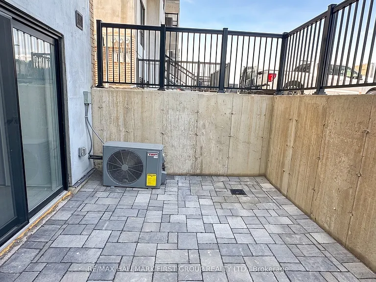 25 Palace St #P32 — Photo 18