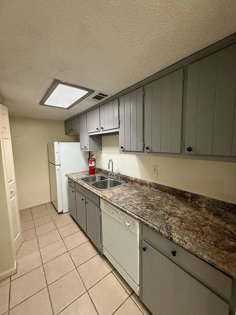 Move In Special Beautiful 3 Bedroom Apartment — Photo 3