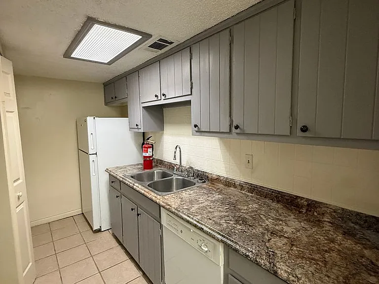8220A Governor Dr — Photo 3