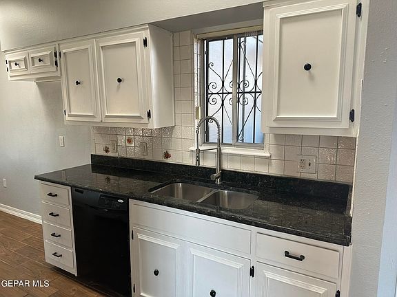 3rd image of 8408 Mineola Dr