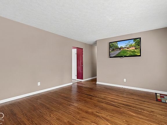 4th image of 8440 W 88th St