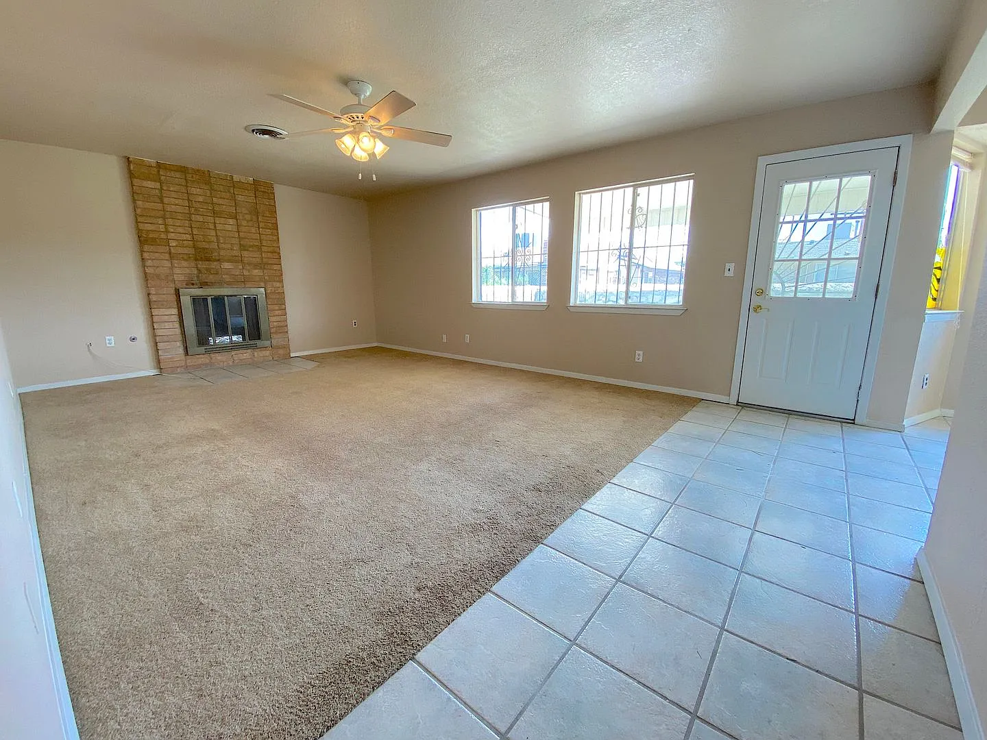 Northeast El Paso 3bed/2bath with Refrig A/C! — Photo 2