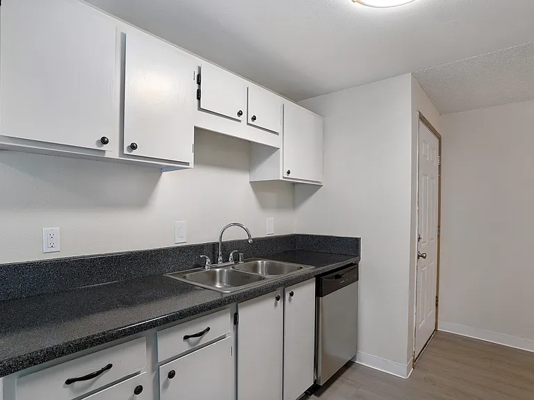 Maple Knoll Apartments — Photo 21