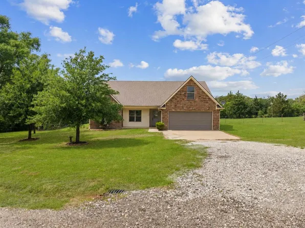 525 Oak Tree Ln, Franklin, TX 77856