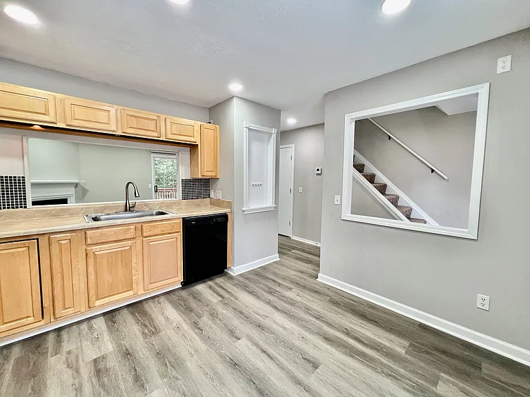1804 Queen Anne Ct — Photo 5