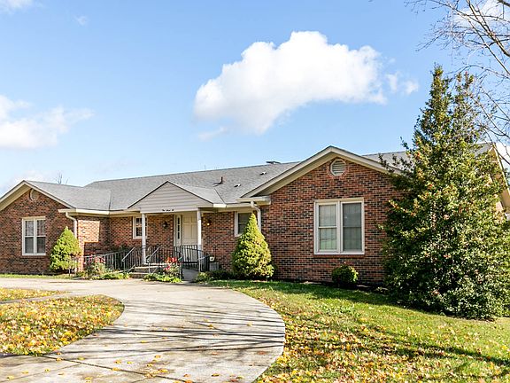 2nd image of 476 Lakeshore Dr