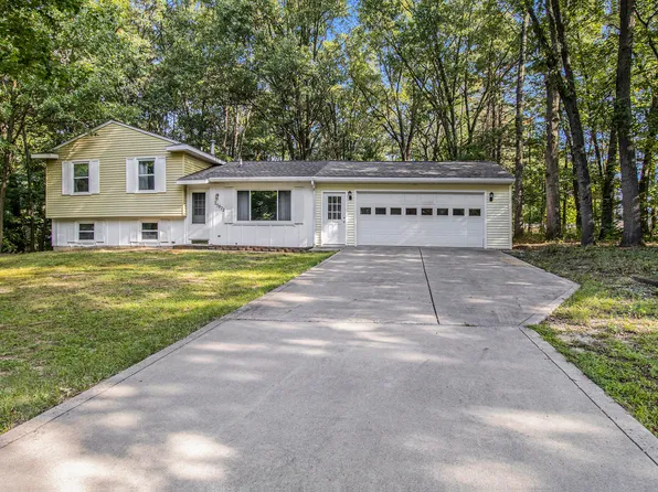 25872 Maple Dr, Mattawan, MI 49071
