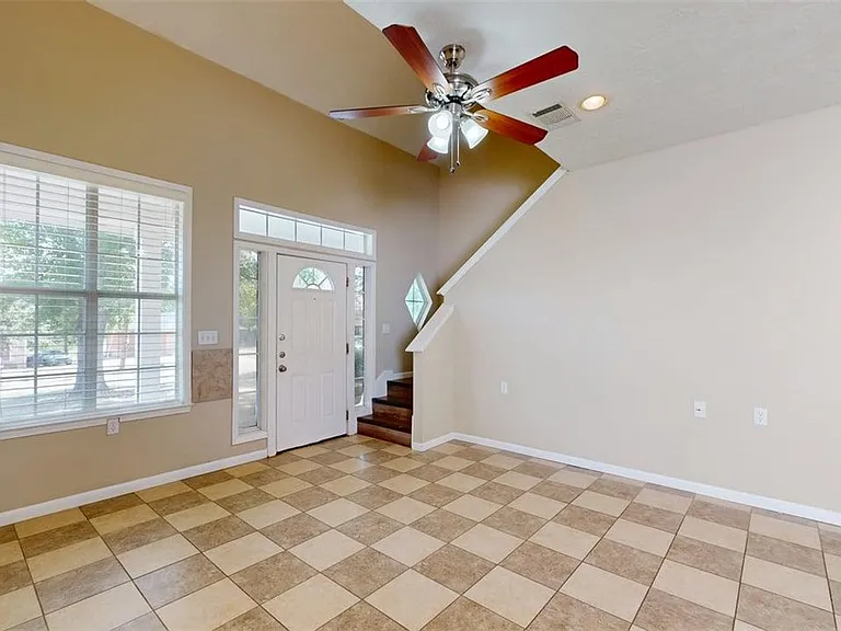 1724 Boardwalk Ct — Photo 2