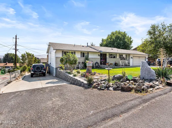 9 Highland Ct, Selah, WA 98942