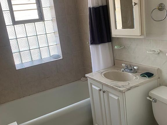 4th image of 4216 N Francisco Ave Floor 1