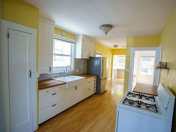 3rd image of 3682 Madrone Ave
