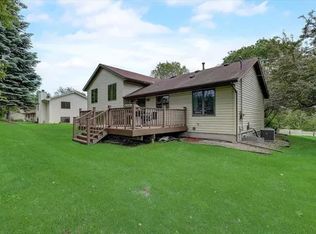 1555 Waterloo Ave, West Saint Paul, MN 55118