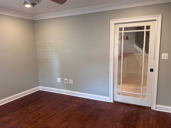 Living / Family Room (Foyer with Coat Closet Not Shown