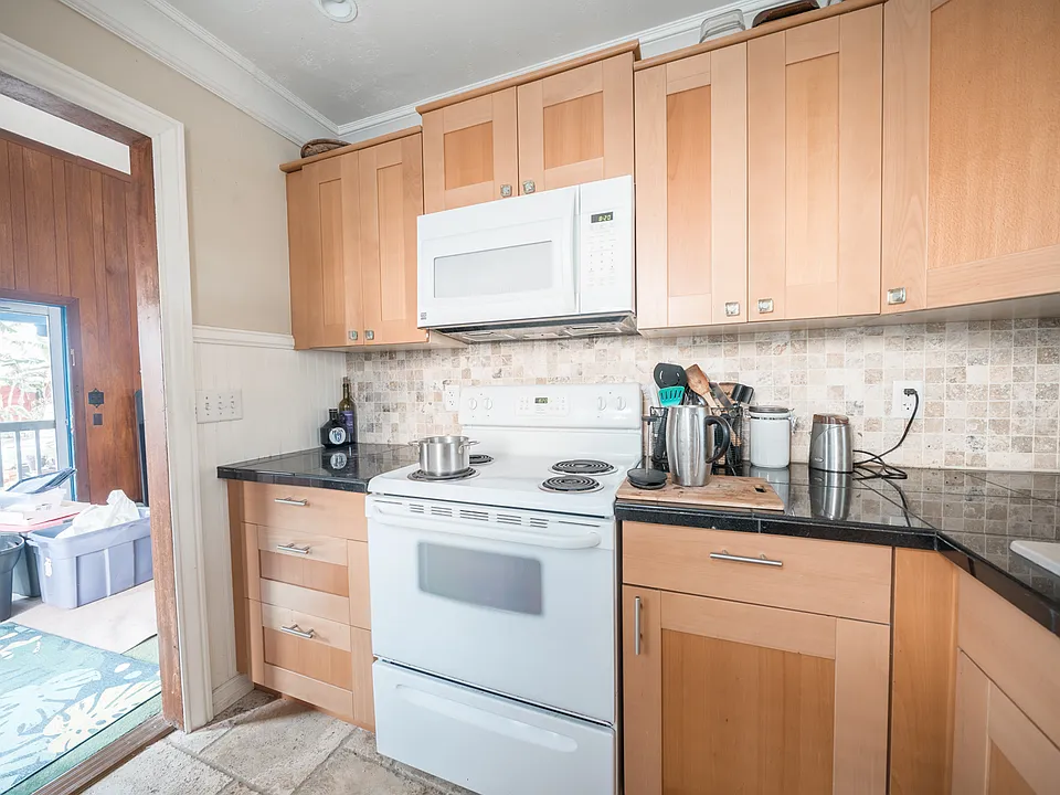 168 Elder Ave