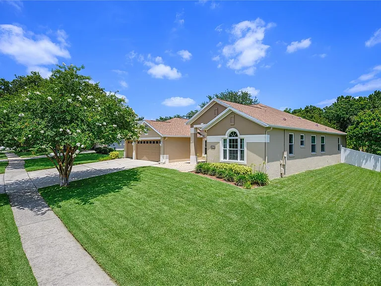 2413 Prairie View Dr — Photo 1